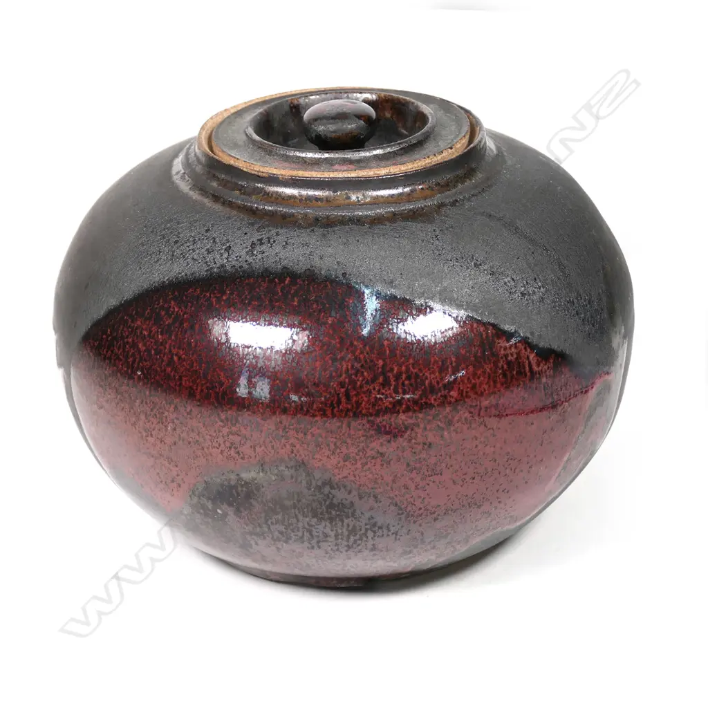 Graeme Storm stoneware lidded pot Image 1++