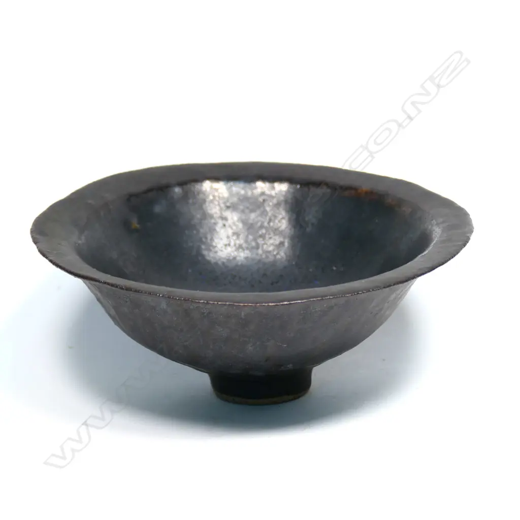Graeme Storm stoneware pinch pot Image 1++