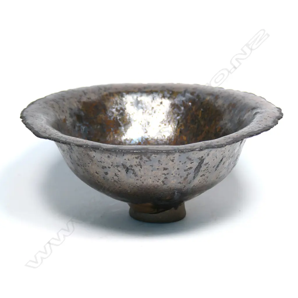 Graeme Storm stoneware pinch pot Image 1++