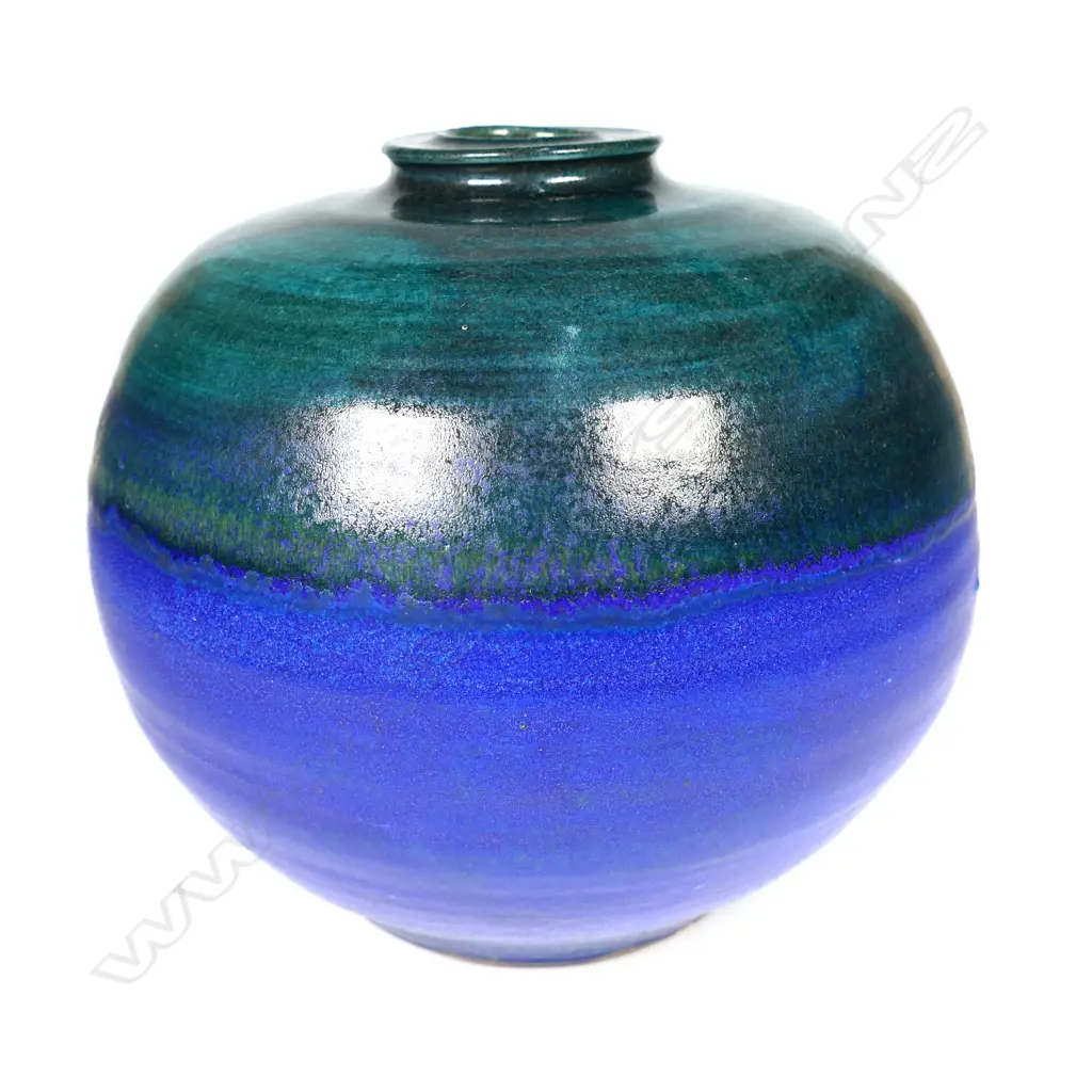 Graeme Storm stoneware spherical vase Image 1++
