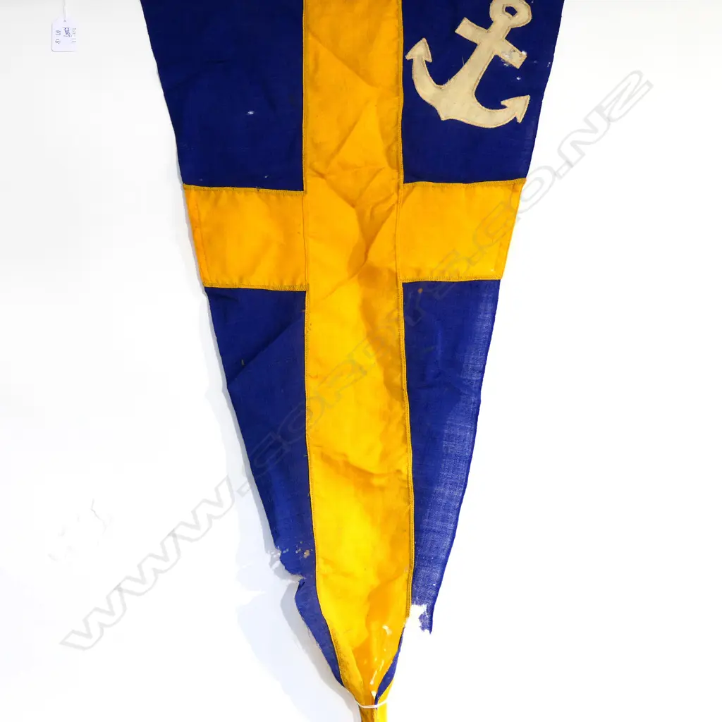 (M18)  SHIP'S PENNANT (WITH ANCHOR INSIGNIA) Image 1++
