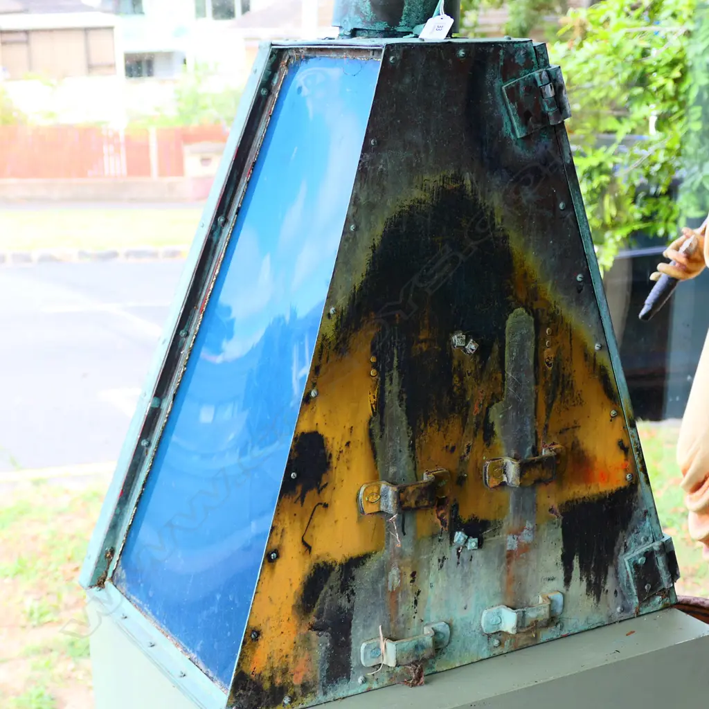 (M36) HARBOUR NAVIGATIONAL LAMP FROM PORT CHALMERS,... Image 1++