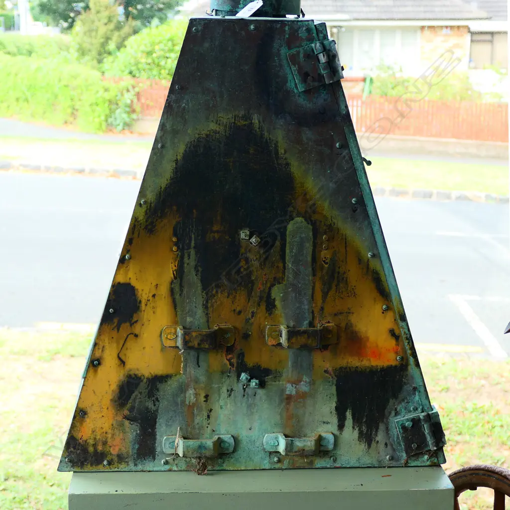 (M36) HARBOUR NAVIGATIONAL LAMP FROM PORT CHALMERS,... Image 1++
