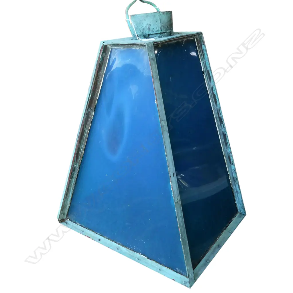 (M36) HARBOUR NAVIGATIONAL LAMP FROM PORT CHALMERS,... Image 1++