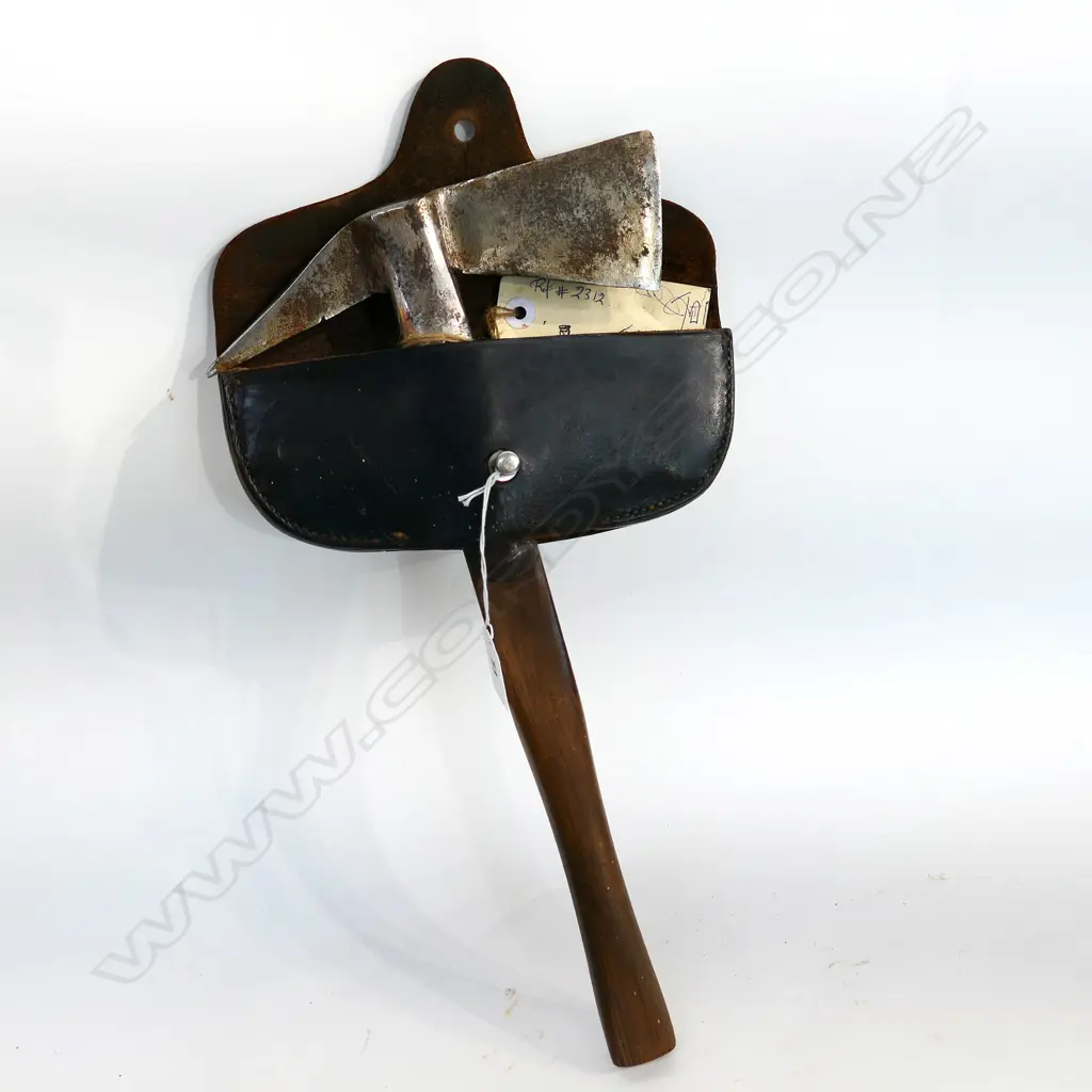 (67) LATE 19th/EARLY 20thC FIREMAN'S AXE WIN LEATHER HOLSTER. L.410mm Image 1++
