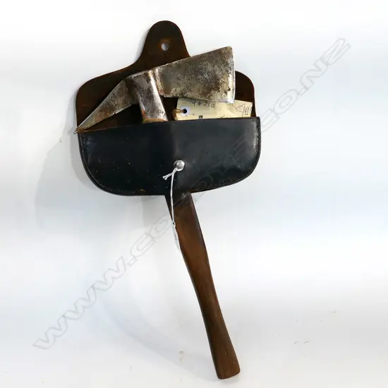 (67) LATE 19th/EARLY 20thC FIREMAN'S AXE WIN LEATHER HOLSTER. L.410mm
