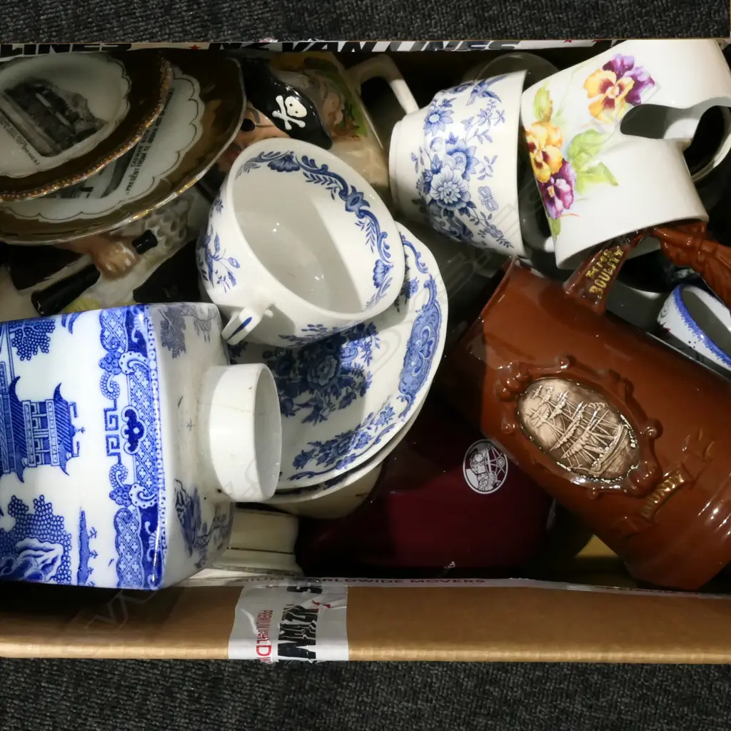 BOX ASST CHINA, SOUVENIR WARE, DECANTER, NOVELTY ITEMS Image 1++