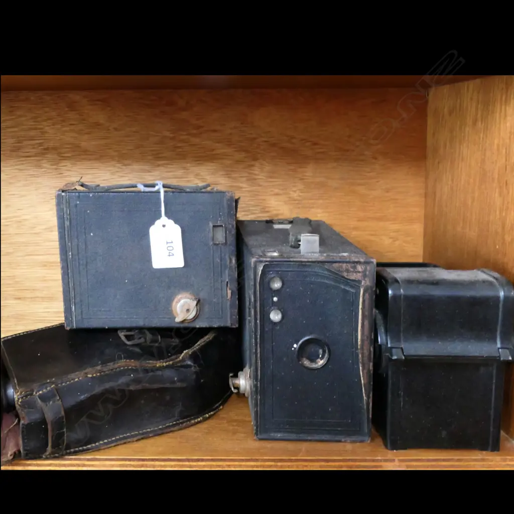 3 OLD CAMERAS AND A DUMPY LEVEL IN LEATHER CASE Image 1++
