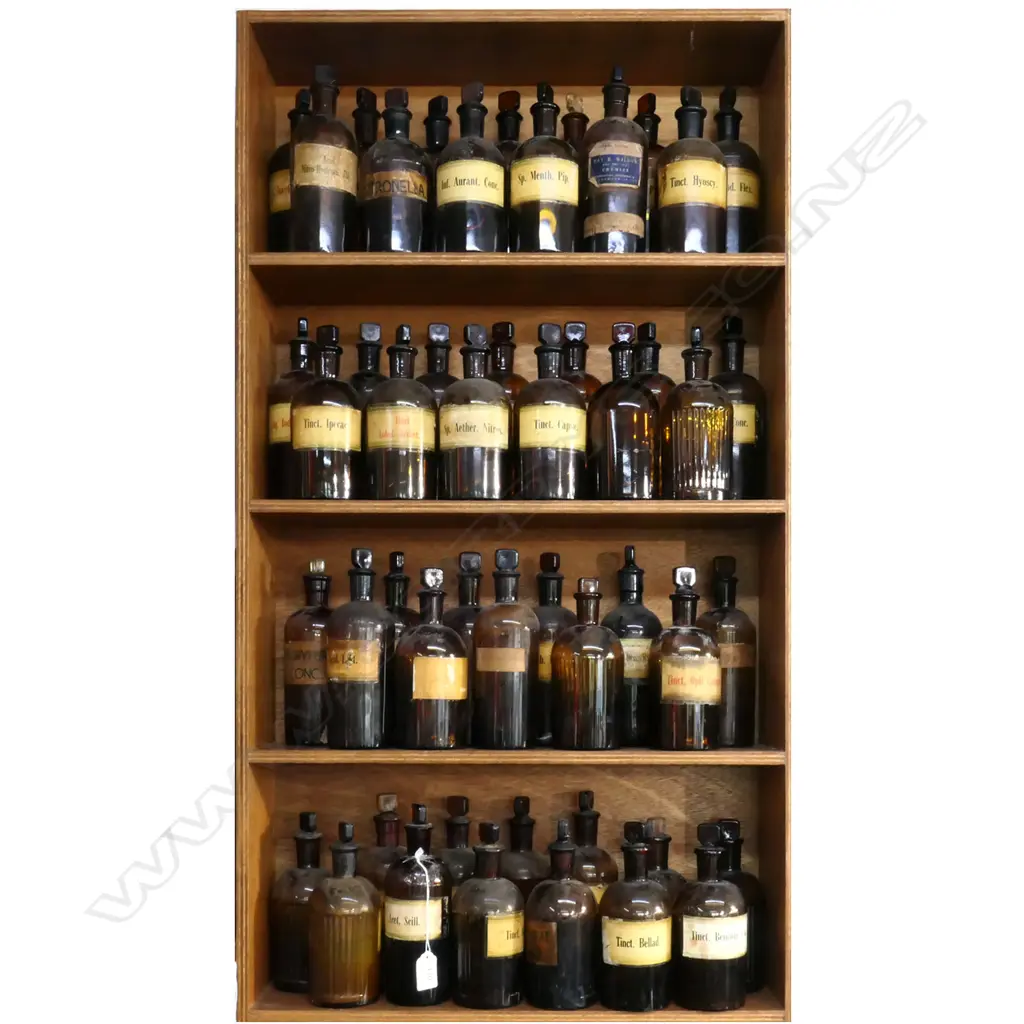 APPROX 50 BROWN GLASS CHEMIST'S ROUNDS (GLASS BOTTLES) Image 1++
