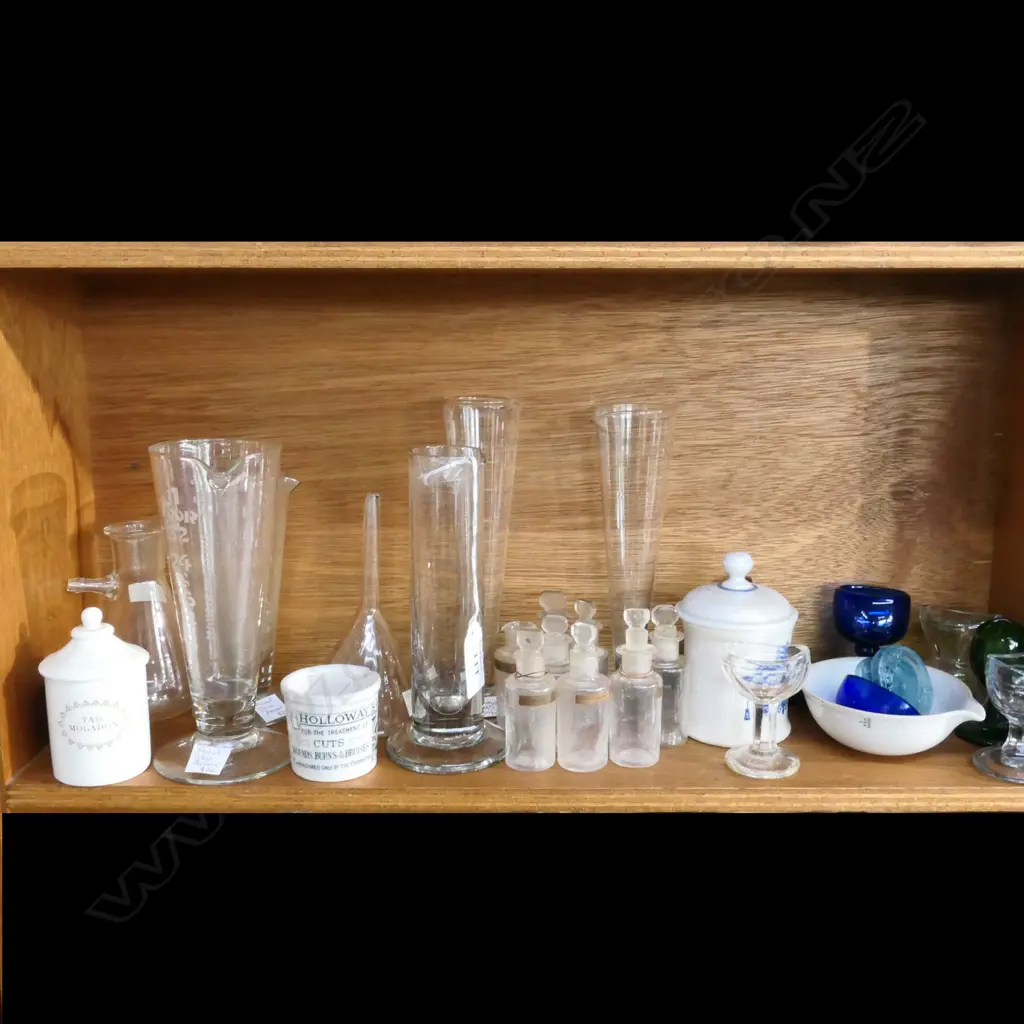 ASST PHARMACIST'S JARS, MEASURES, EYE BATHS, MOGODON JARS, ETC Image 1++