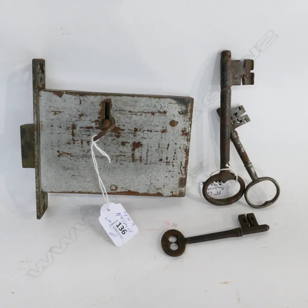 VINTAGE PRISON DEADLOCK w KEY & 3 OLD KEYS Image 1++
