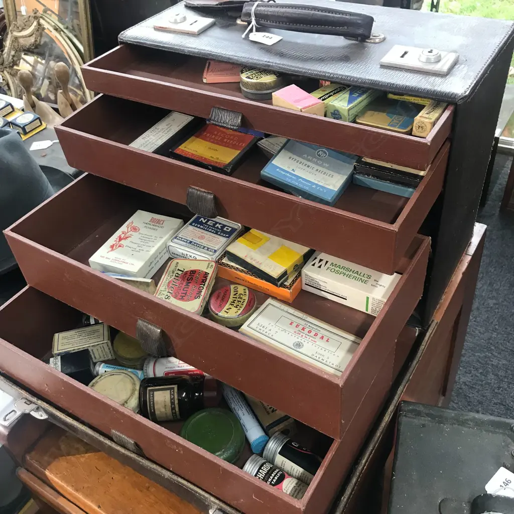PHARMACY TRAVELLER'S SAMPLE CASE WITH DRAWERS, H.320mm Image 1++