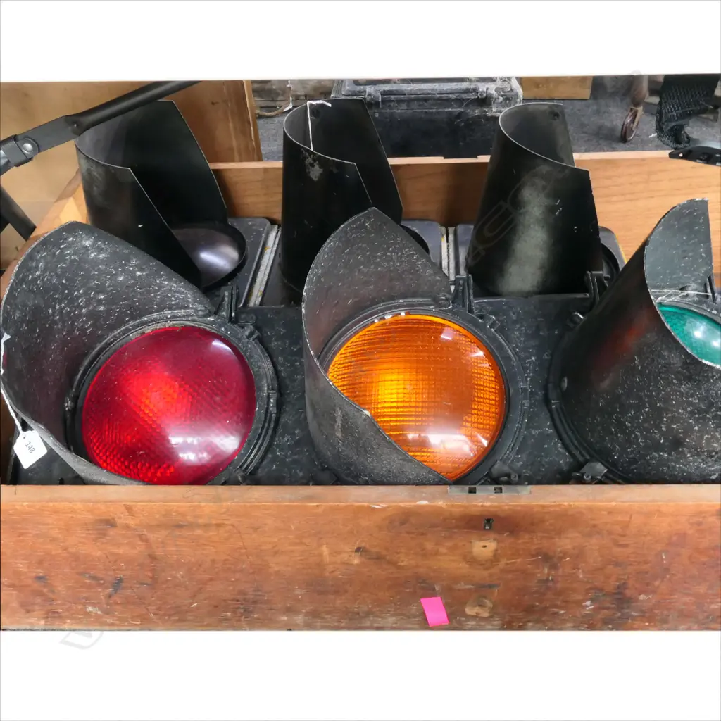 VINTAGE 3 LIGHT TRAFFIC LIGHT. H.940mm Image 1++