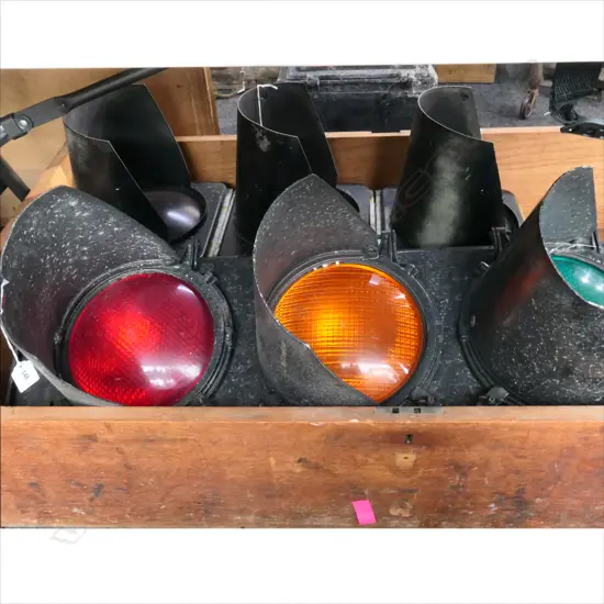 VINTAGE 3 LIGHT TRAFFIC LIGHT. H.940mm