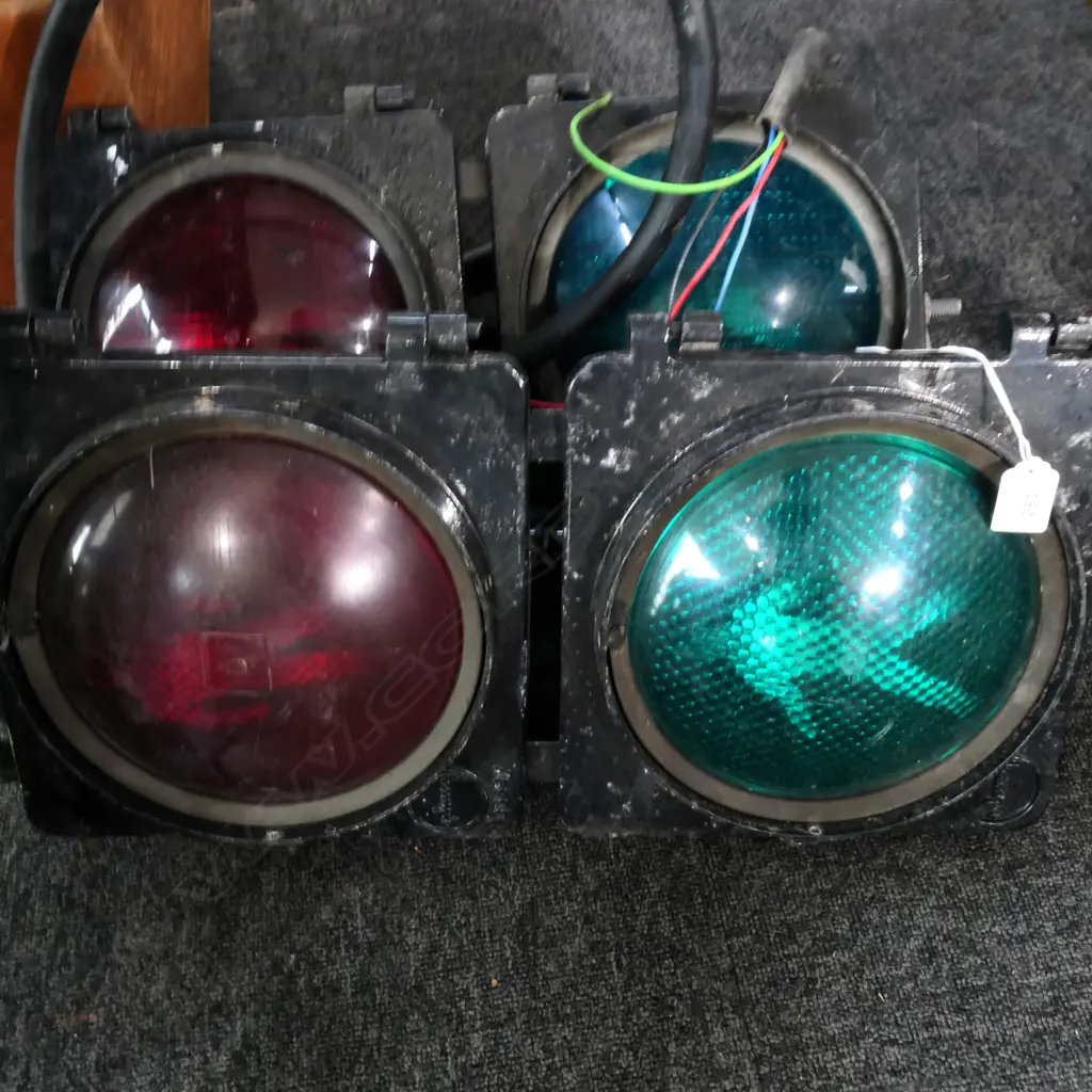 PR PEDESTRIAN CROSSING SIGNAL LIGHTS Image 1++
