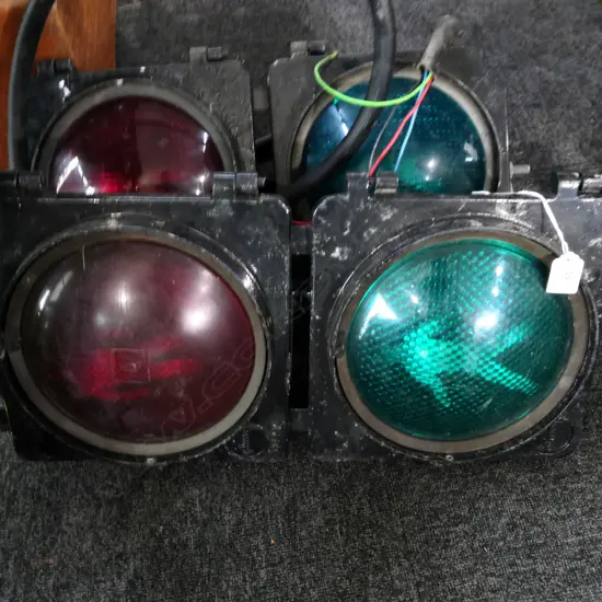 PR PEDESTRIAN CROSSING SIGNAL LIGHTS
