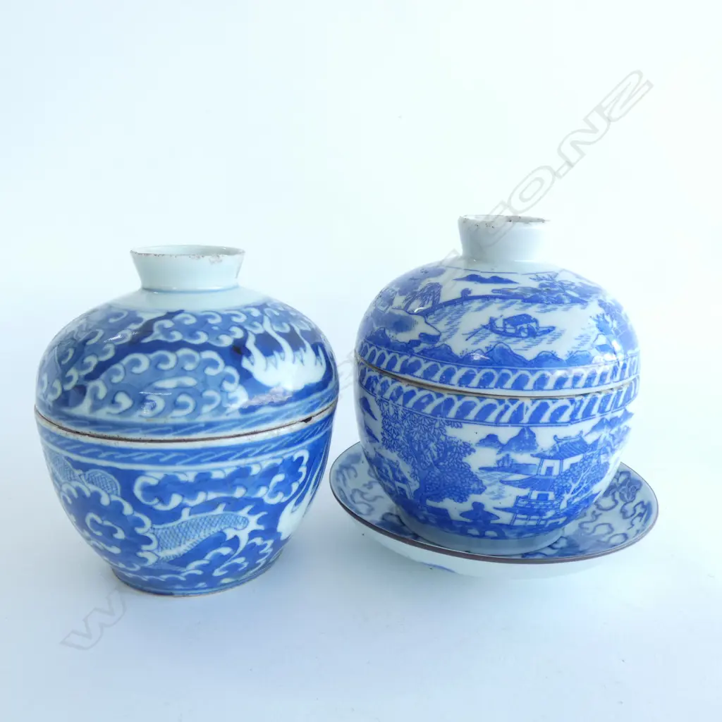 TWO CHINESE BLUE & WHITE PORCELAIN COVERED JARS H.130mm & B/W SAUCER DISH (3) SOME FAULTS Image 1++