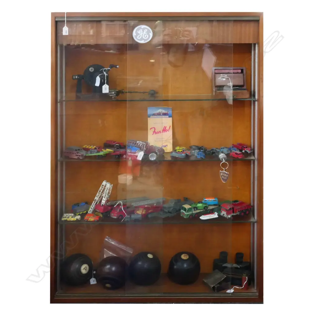 MAHOGANY DISPLAY CABINET w 2 SLIDING GLASS DOORS. H.1230m Image 1++