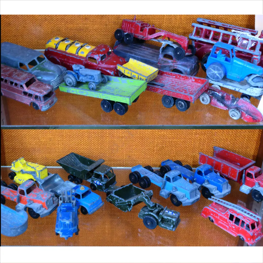 COLLECTION OF ASST PLAYWORN FUNHO, MATCHBOX ETC TOYS Image 1++