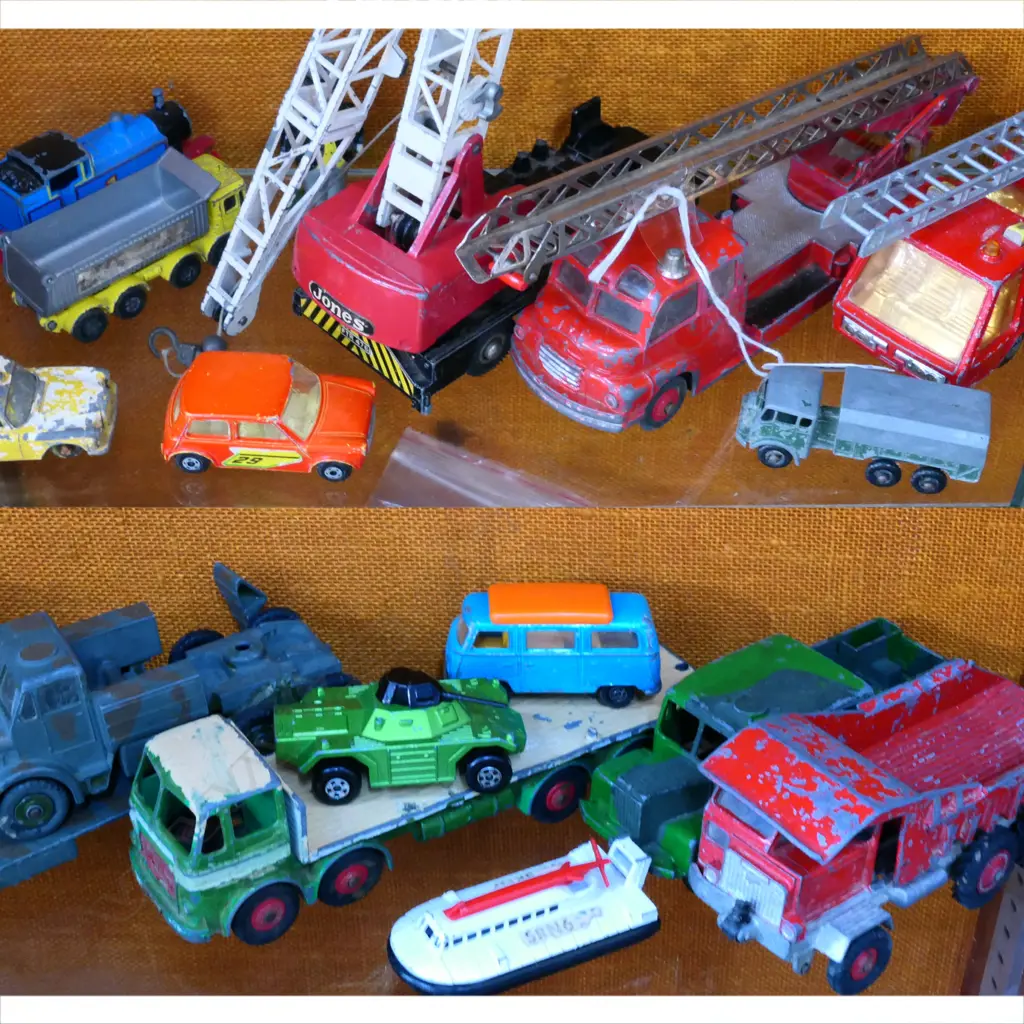 COLLECTION OF ASST PLAYWORN DINKY, MATCHBOX ETC TOYS Image 1++