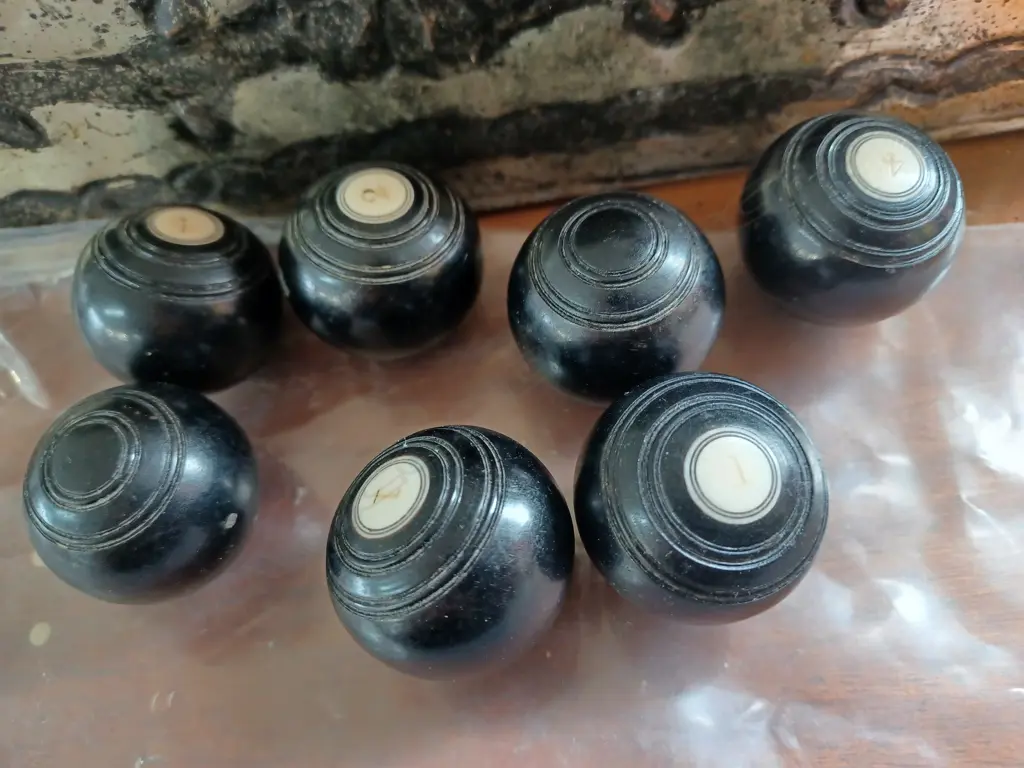 4 EARLY LIGNUM VITAE LAWN BOWLS w IVORY INSERTS & MINIATURE BOWLS Image 1++