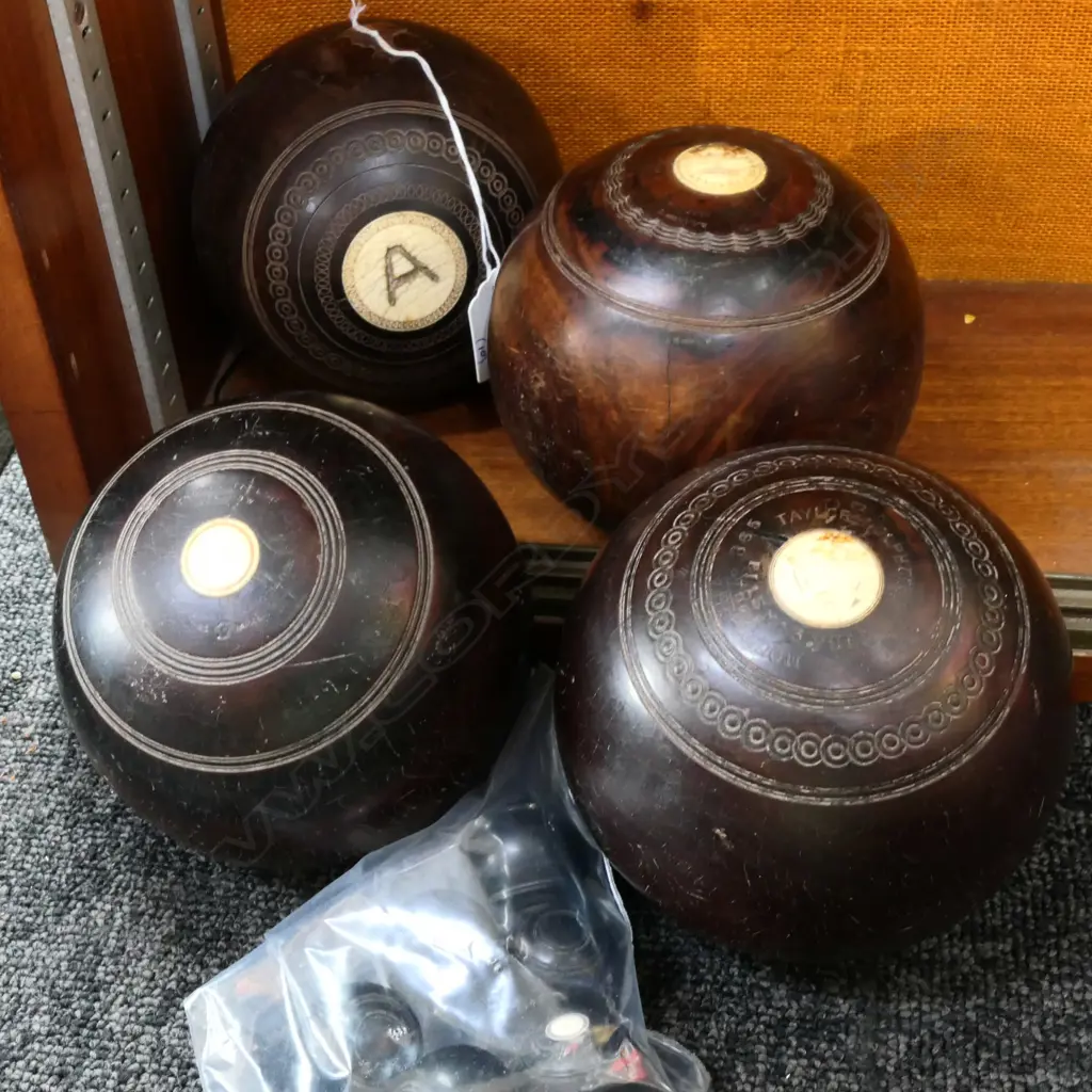 4 EARLY LIGNUM VITAE LAWN BOWLS w IVORY INSERTS & MINIATURE BOWLS Image 1++