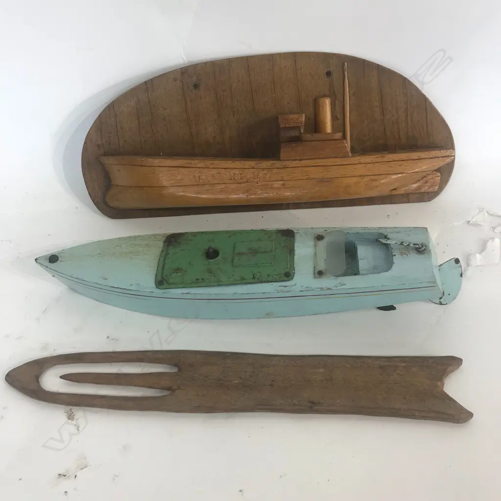 CLOCKWORK LAUNCH MODEL AND SMALL TIMBER SHIP MODEL ALONF WITH A SAILOR'S WOODEN TOOL Image 1++