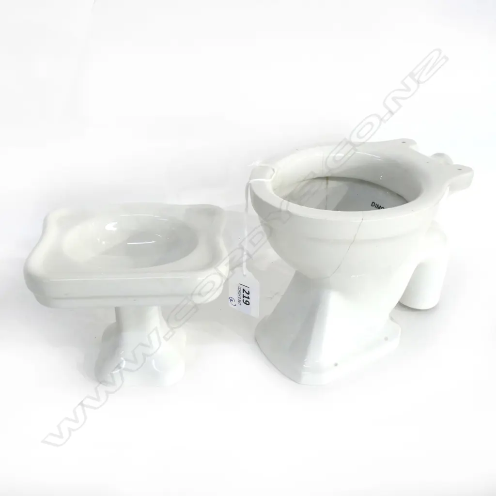 2 TRAVELLER'S SAMPLE ARMITAGE TOILET PAN & PEDESTAL BASIN (AF) H.130mm Image 1++