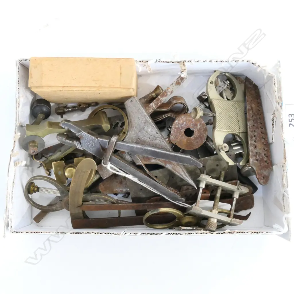 BOX ASST WATCHMAKER'S TOOLS Image 1++