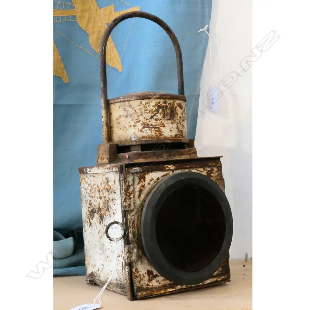 WHITE PAINTED RAILWAY SIGNAL LAMP w RED LENS H.380mm Image 1++