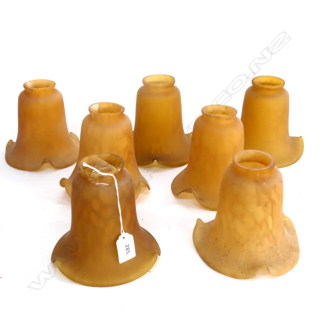 7 MOTTLED GLASS LAMP SHADE. H.150mm Image 1++