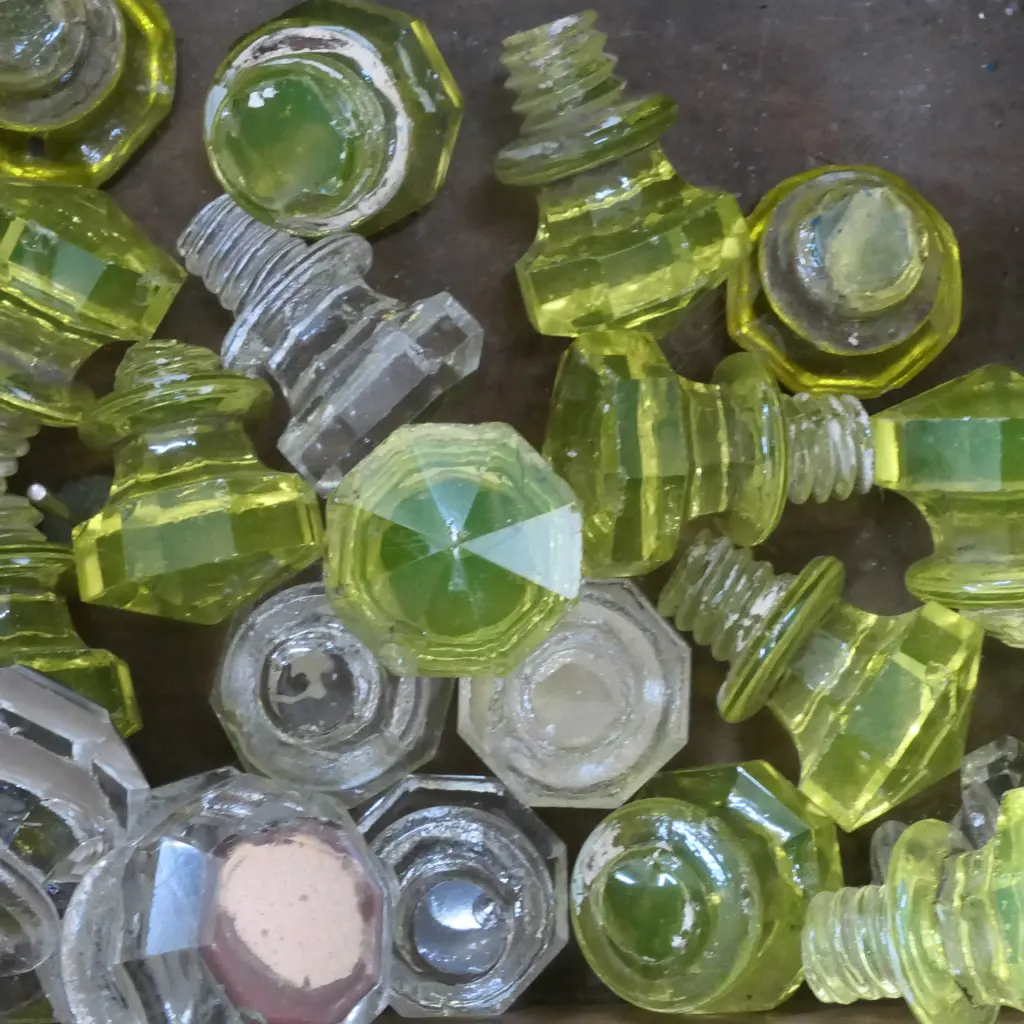 LOOSE DRAWERS FROM A CHEMIST'S 'DRUG RUN' (CHEST) & A SEL OF GLASS DRAWER PULLS Image 1++