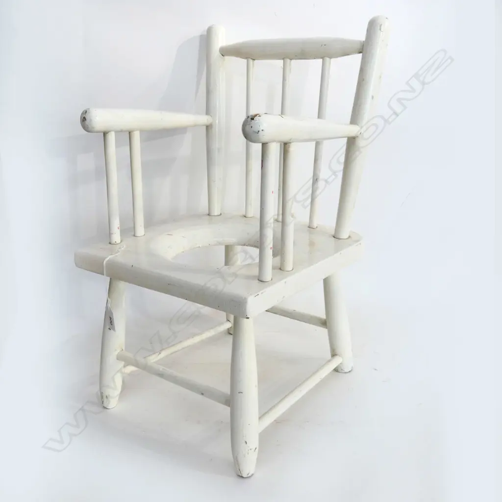 CHILD'S PAINTED COMMODE SPINDLE BACK CHAIR Image 1++