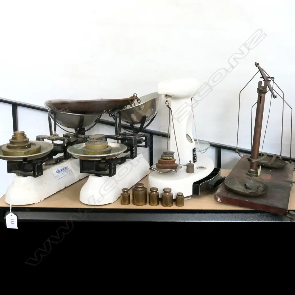 4 VARIOUS SCALES, AVERY, ETC, w ASST WEIGHTS. H.270mm Image 1++