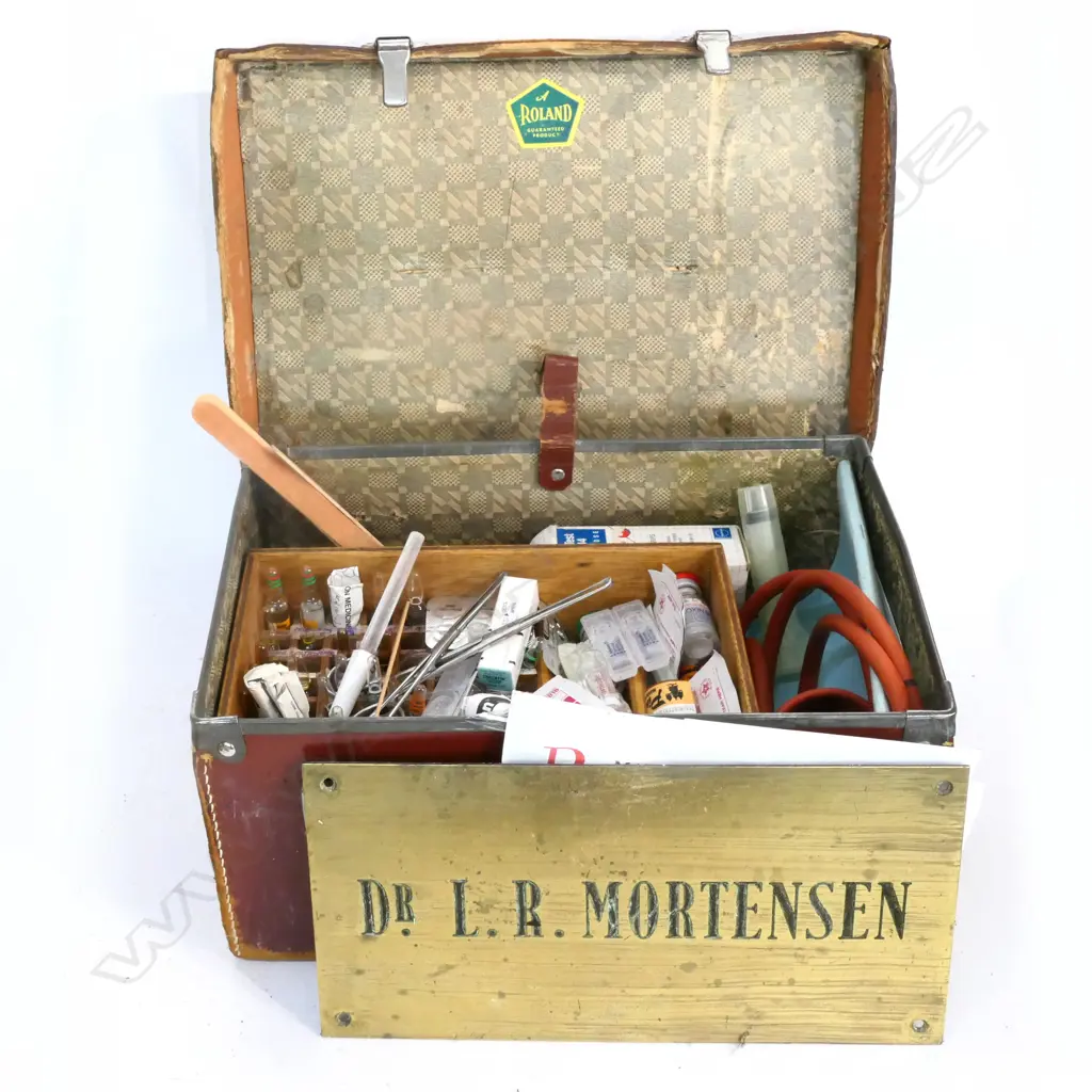 DR. L. R. MORTENSEN'S LEATHER DOCTOR'S KIT, BRASS NAME PLAQUE, ETC. Image 1++