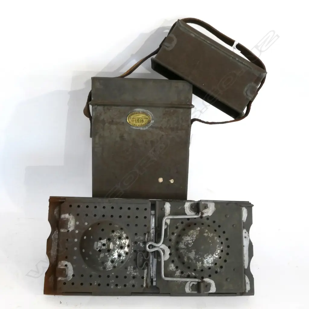 WWI BRITISH ARMY FOLDING TRENCH CANDLE LANTERN w METAL CASE… Image 1++