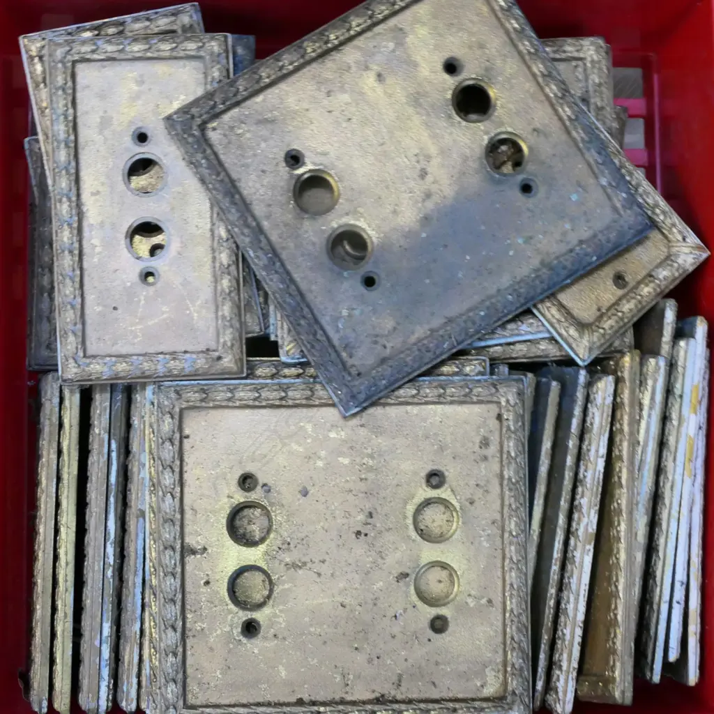 BOX OF BRONZE PUSH BUTTON LIGHT SWITCH FITTINGS, EX RITZ HOTEL, LONDON. Image 1++