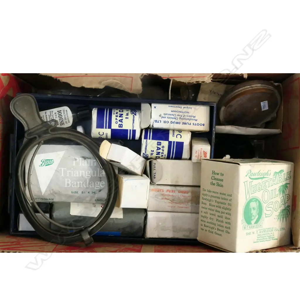 BOX - ASST PHARMCEUTICAL PACKAGING, MEASURES, TINS, ETC. Image 1++