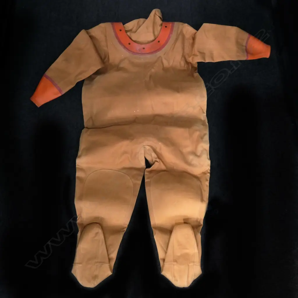 UNCOMMON SIEBE-GORMAN DIVER'S SUIT, w ORIG LABEL, RUBBER COLLAR w 12 BOLT CONNECTION Image 1++