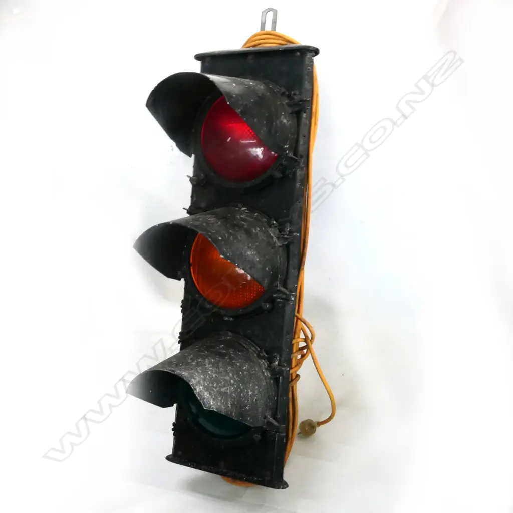 VINTAGE 3 LIGHT TRAFFIC LIGHT. H.940mm Image 1++