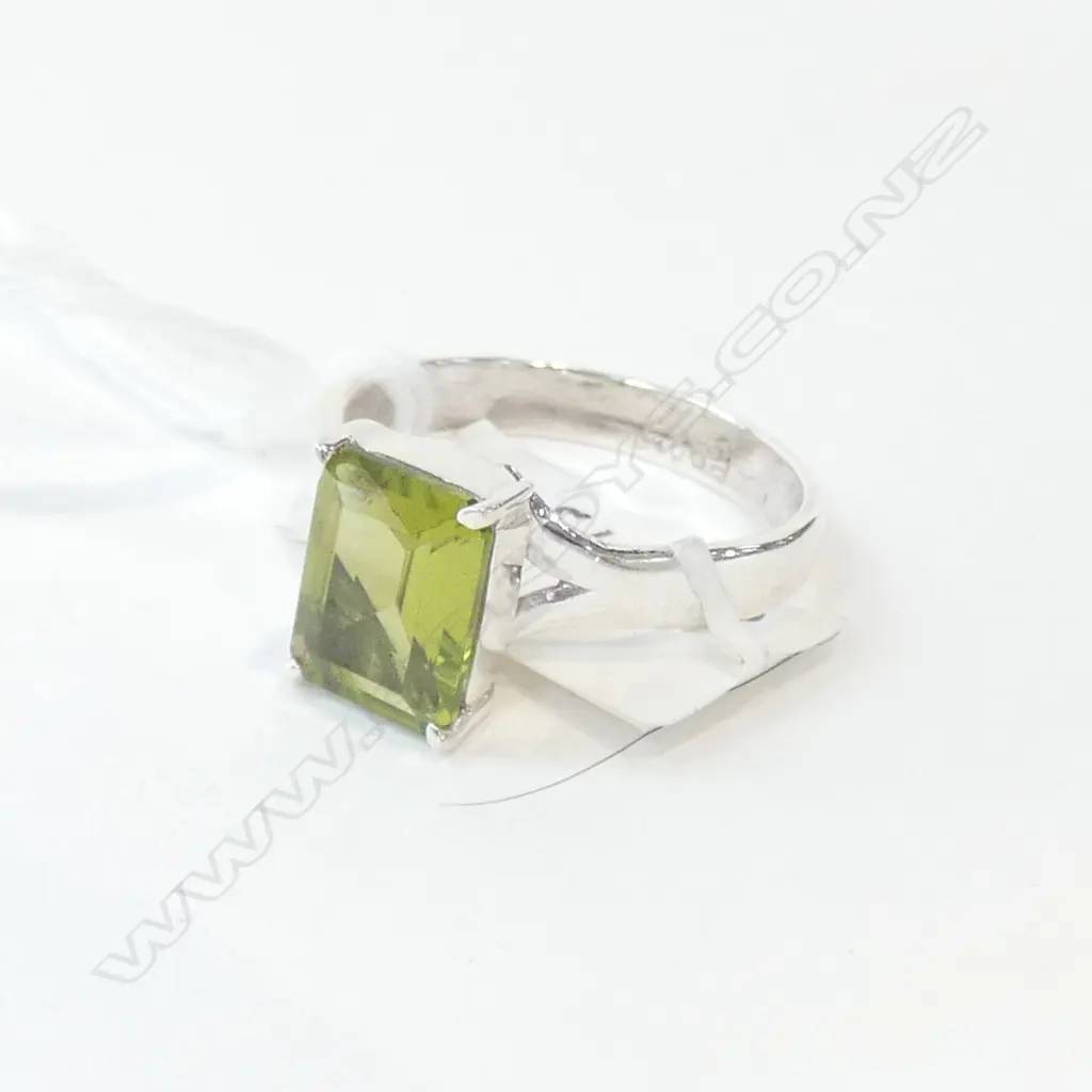 PERIDOT & 925 SILVER RING  Image 1++
