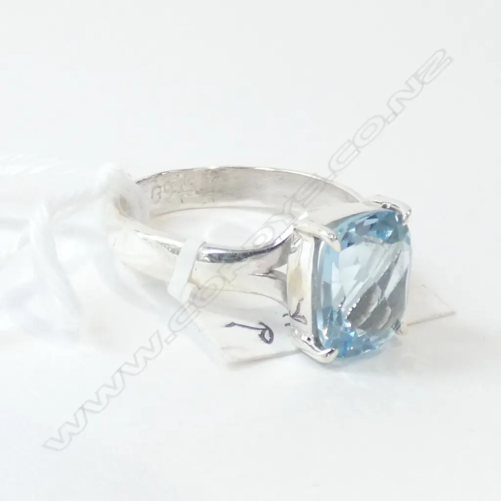BLUE TOPAZ & 925 SILVER RING Image 1++