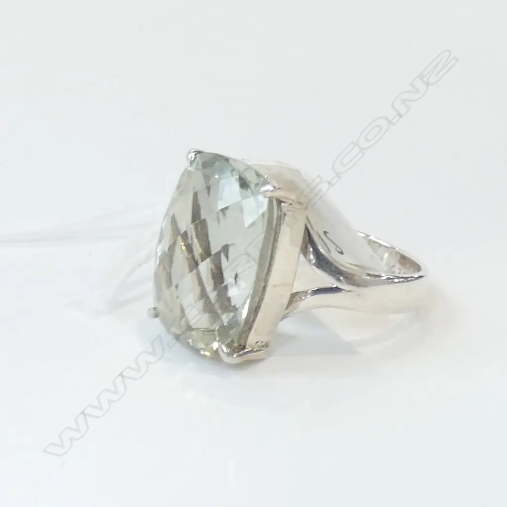 PALE GREEN AMETHYST & 925 SILVER RING  Image 1++