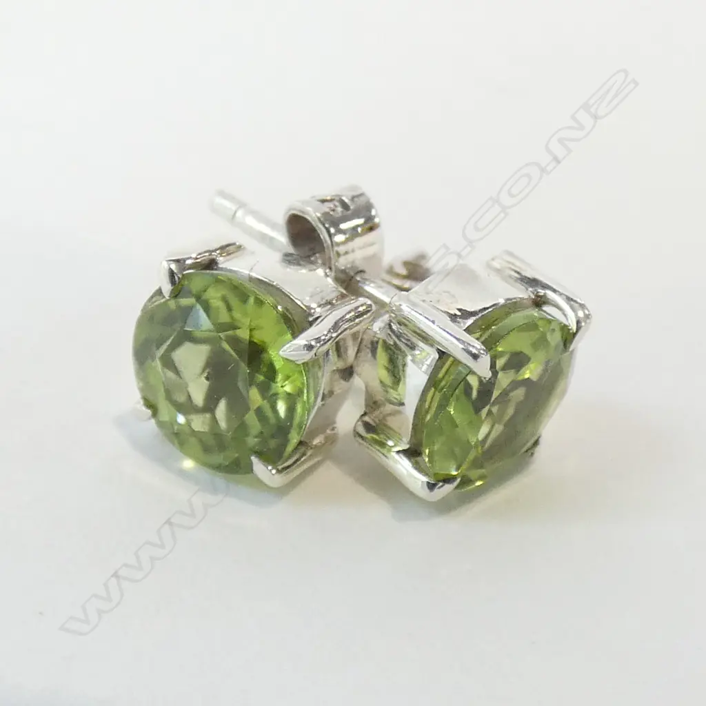 PR PERIDOT & 925 SILVER EARRINGS Image 1++