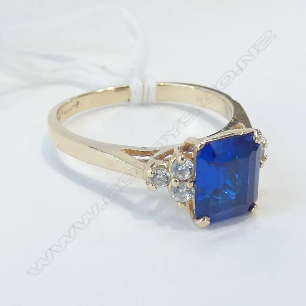 10C GOLD & BLUE STONE RING Image 1++