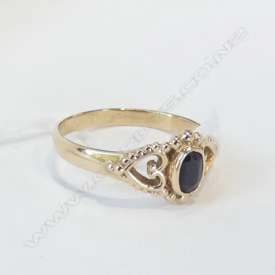 9CT GOLD & SAPPHIRE RING 