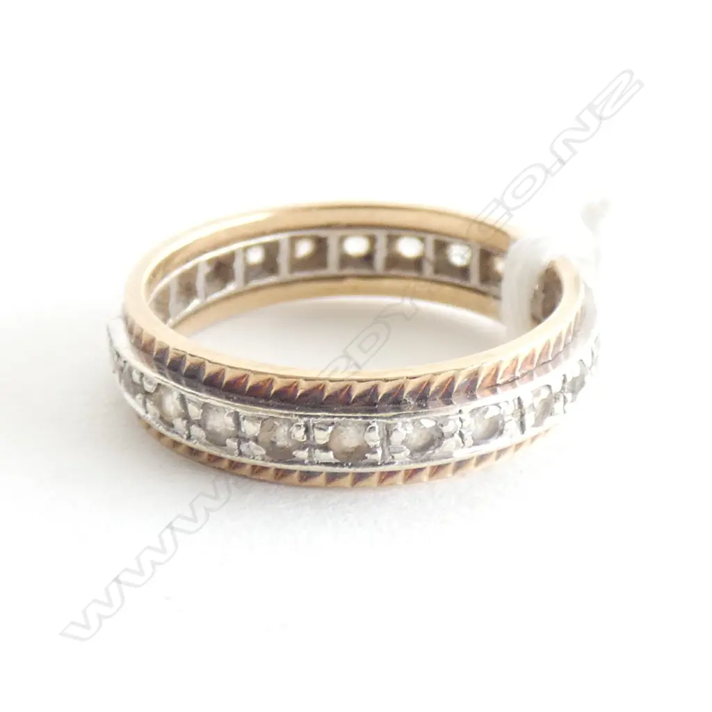 9CT GOLD AND CZ RING Image 1++