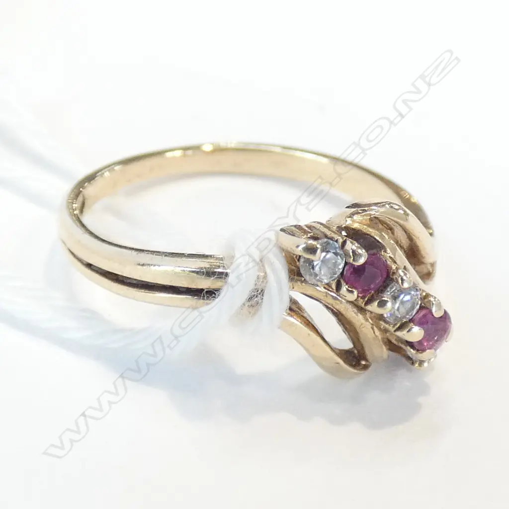 9CT GOLD RUBY & DIAMOND RING  Image 1++