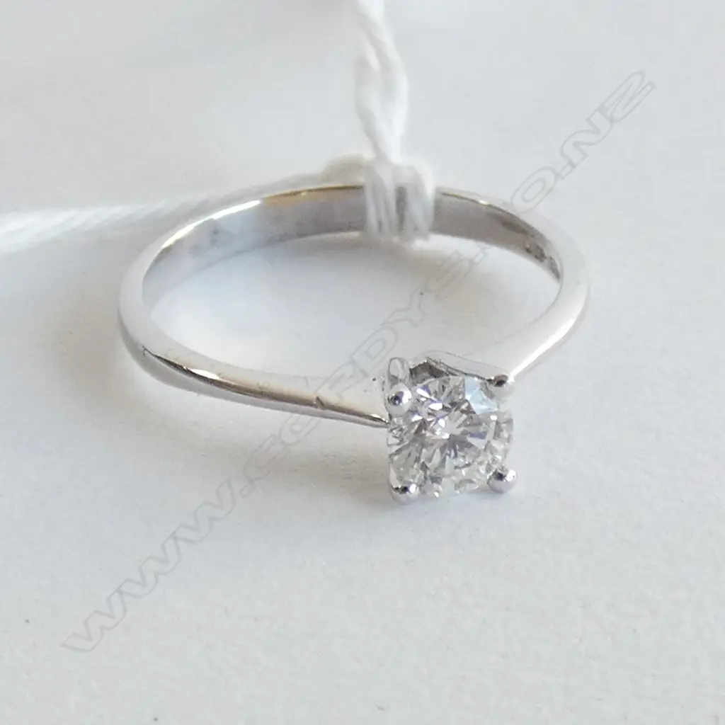 18CT WHITE GOLD AND DIAMOND SOLITAIRE RING (VAL) Image 1++