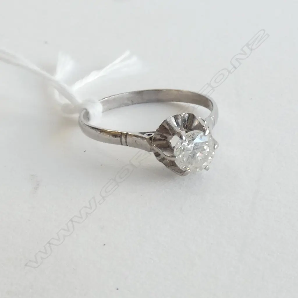 18CT WHITE GOLD AND DIAMOND SOLITAIRE RING (VAL) Image 1++